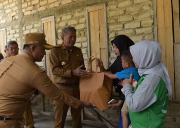 Pj Wali Kota Kendari Sambangi Beberapa Anak Stunting