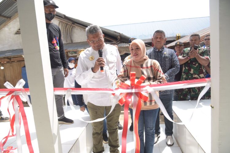 Pj Wali Kota Kendari Resmikan Penggunaan Blok Pasar Sayur Baruga