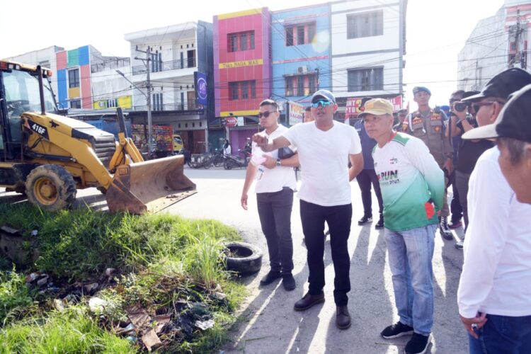 Konsisten Lakukan Karya Bakti, Pj. Wali Kota Kendari Kembali Tinjau Normalisasi Kali dan Drainase
