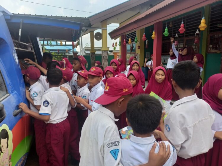 Meningkatkan Minat Baca Siswa Dinas Perpustakaan Buka Layanan Perpustakaan Keliling