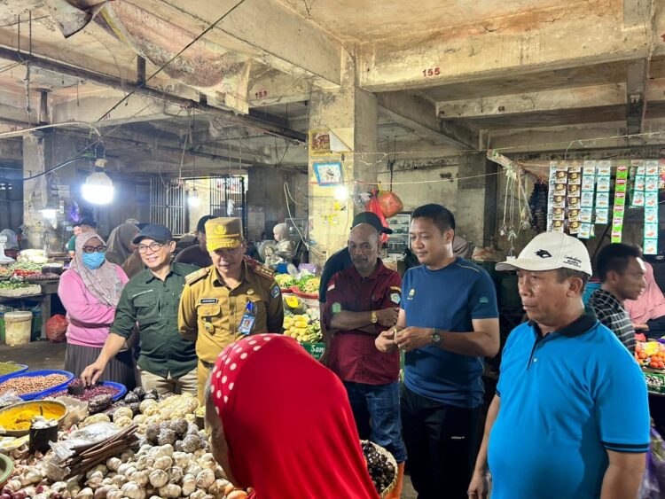 TPID Kota Kendari Monitoring Harga di Pasar Sentral dan Pasar Basah Mandonga, Kendalikan Inflasi