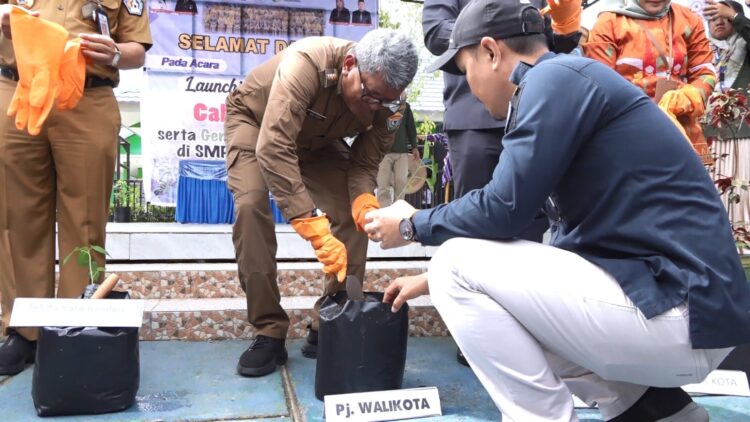 Atasi Inflasi, Pemkot Kendari Galakkan Tanam Cabai dan Tomat di Lahan Kosong