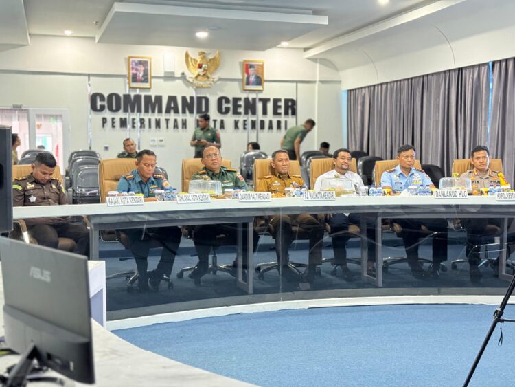 Asisten I Pemkot Kendari ikuti Zoom Penyelenggaraan Komsos dengan Aparat Pemerintah