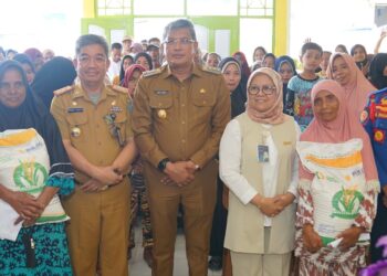 Pj Wali Kota Kendari Serahkan Bantuan Pangan: Mulai Dari Sekarang Stop Buang-Buang Makanan