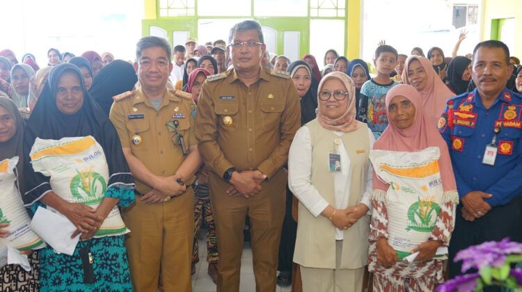 Pj Wali Kota Kendari Serahkan Bantuan Pangan: Mulai Dari Sekarang Stop Buang-Buang Makanan