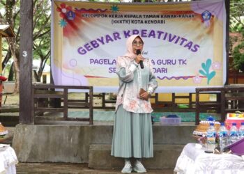Kepala Dinas Pendidikan dan Kebudayaan Kota Kendari Buka Gebyar Kreativitas KKKTK