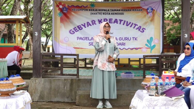 Kepala Dinas Pendidikan dan Kebudayaan Kota Kendari Buka Gebyar Kreativitas KKKTK