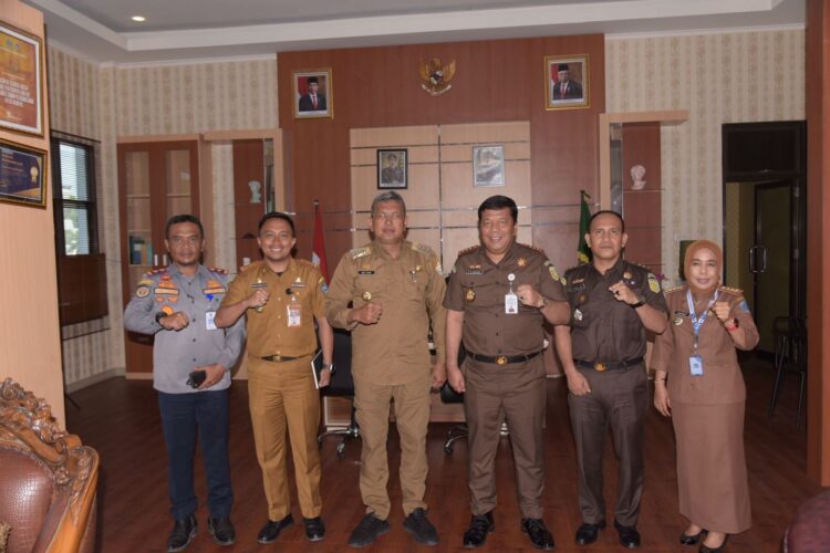 Silaturahmi di Kejari Kendari, Pj Wali Kota Kendari Berharap Bisa Berkolaborasi