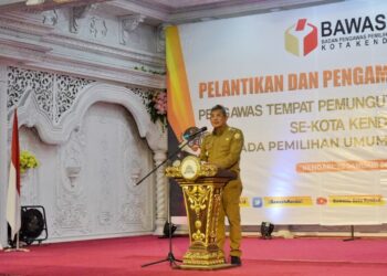 Pj Wali Kota Kendari Hadiri Pelantikan Pengawas TPS Se Kota Kendari 