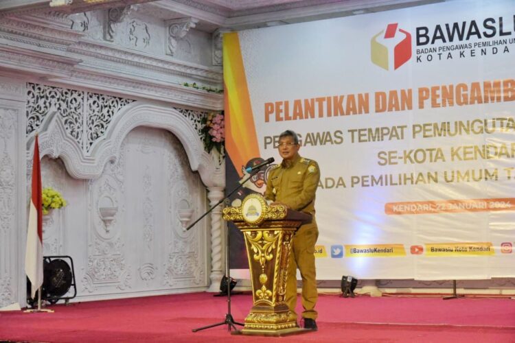 Pj Wali Kota Kendari Hadiri Pelantikan Pengawas TPS Se Kota Kendari