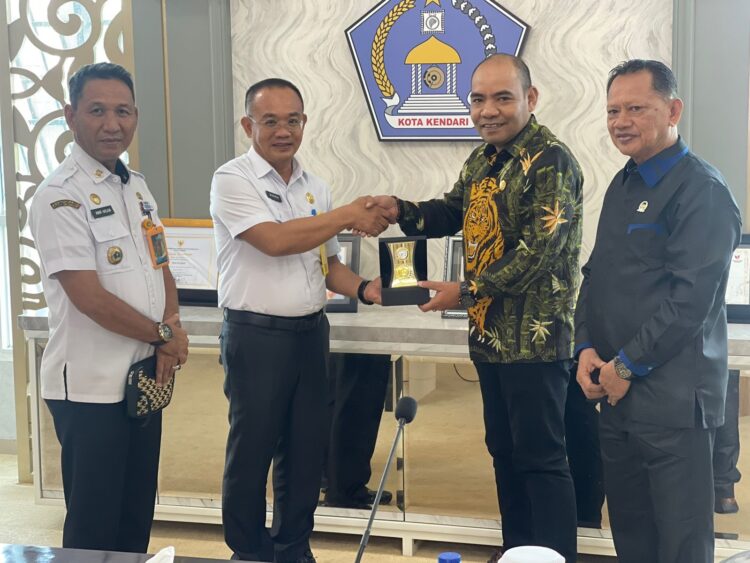 Pemkot Kendari Lakukan Kajian Antar Daerah Bersama DPRD Kota Baubau