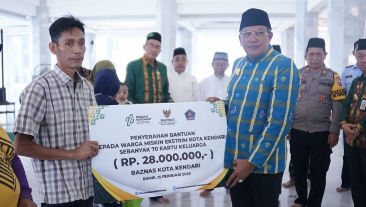 Peringati Isra Mi’raj Pemkot Kendari Serahkan Bantuan pada Keluarga Miskin Ekstrem dan Stunting