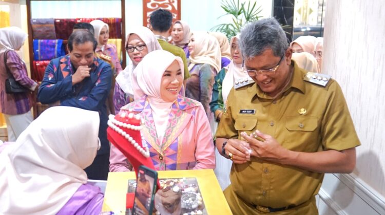 Pj Wali Kota Minta Pengurus Dekranasda Libatkan Milenial Gencarkan Promosi