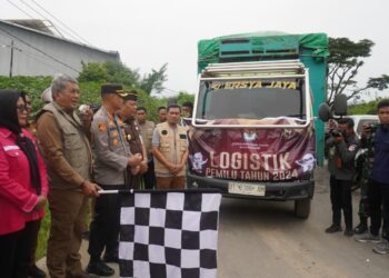 Pj. Wali Kota Kendari Lepas Pendistribusian Logistik Pemilu Tahun 2024