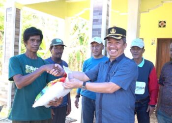 Pemkot Kendari Salurkan Bantuan Tanggap Darurat pada 17 Warga Amohalo Korban Banjir