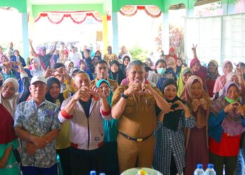 Pj Wali Kota Kembali Serahkan Bantuan Pangan: Saya Minta Dukungan Masyarakat untuk Membantu Program Pemerintah