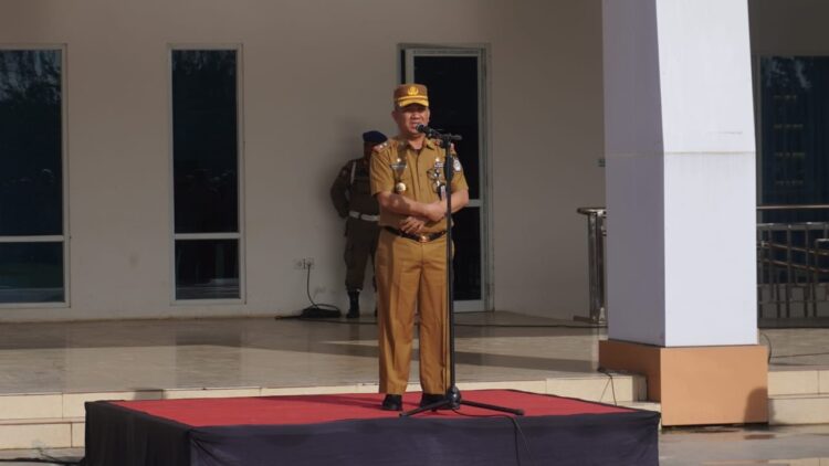 Pimpin Apel Gabungan, Sekda Kota Kendari Ingatkan Rangkaian HUT Kota Kendari dan Kedisiplinan ASN