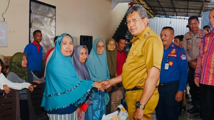 Salurkan Bantuan CPP, Pemkot Kendari Sambangi Kelurahan Kendari Caddi dan Kelurahan Punggaloba