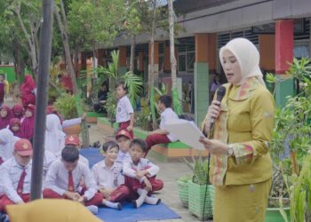 Bunda Literasi Kota Kendari Lakukan Road Show dan Bazar Buku Murah di SDN 81 dan 52 Kendari
