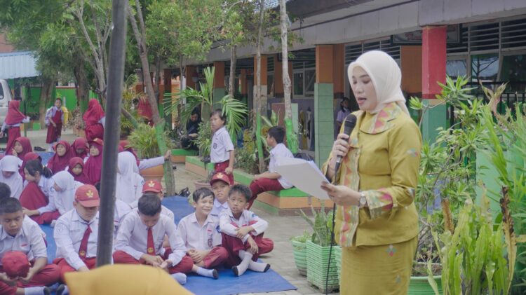 Bunda Literasi Kota Kendari Lakukan Road Show dan Bazar Buku Murah di SDN 81 dan 52 Kendari