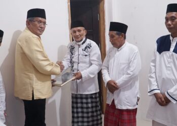 Safari Ramadhan: Pemkot Kendari Serahkan Bantuan di Masjid Al-Muhajirin Kelurahan Bungkutoko