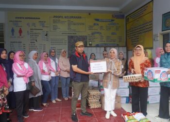 TP-PKK, Dekranasda dan Dharma Wanita Persatuan Kota Kendari Salurkan Bantuan Bencana Banjir
