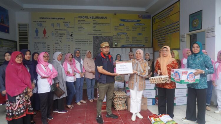 TP-PKK, Dekranasda dan Dharma Wanita Persatuan Kota Kendari Salurkan Bantuan Bencana Banjir