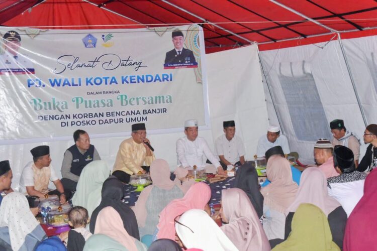 Pemkot Kendari Buka Bersama Warga Terdampak Banjir di Kelurahan Sanua