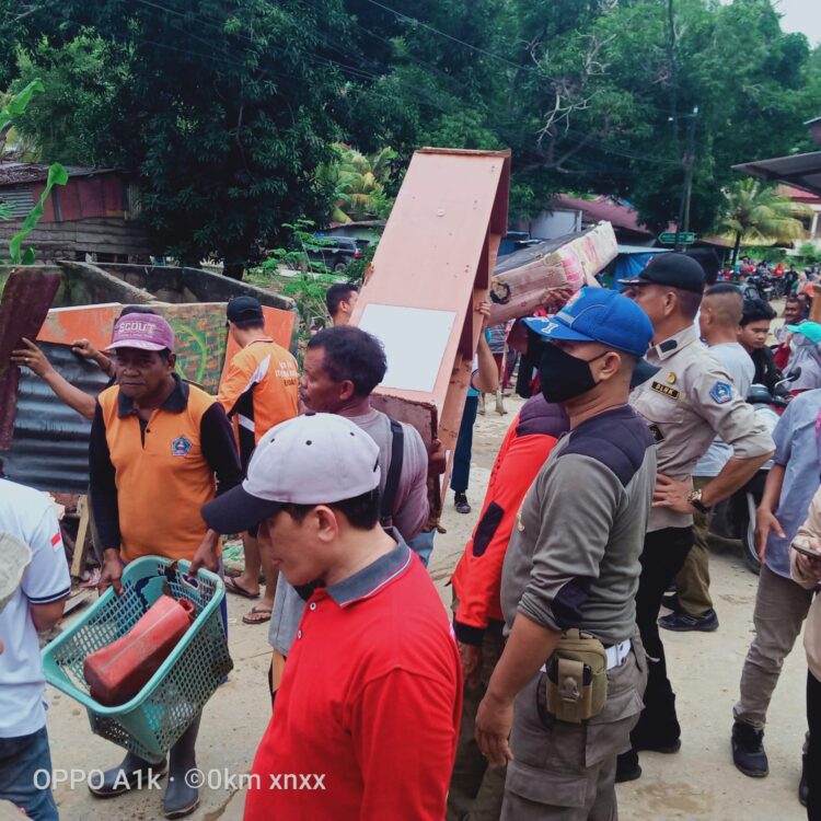 Pemkot Kendari Laksanakan Karya Bakti di Kampung Salo