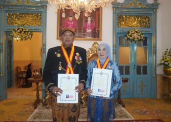 Pj Wali Kota Kendari Dapat Gelar Kehormatan Dari Raja Surakarta