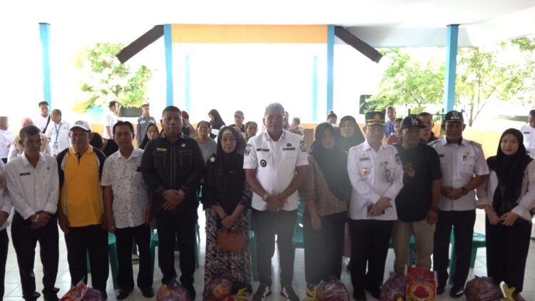 Serahkan Bantuan Kepada Korban Banjir, Ini Pesan Pj Wali Kota Kendari