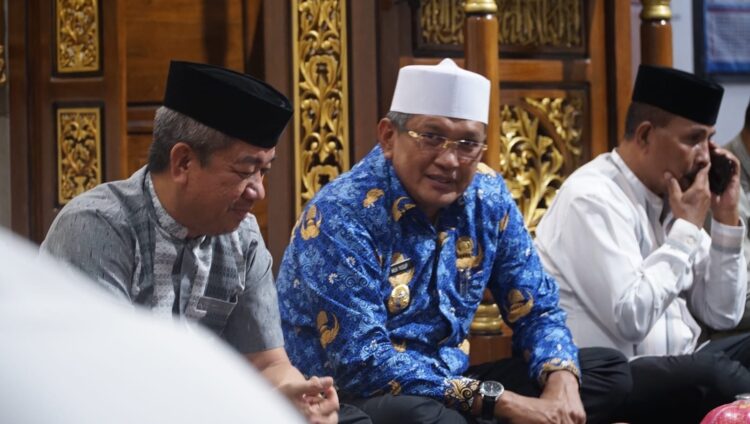 Pemkot Kendari Buka Bersama Warga Terdampak Banjir di Kelurahan Kampung Salo
