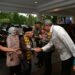 Pj Wali Kota Bersama Pj Ketua PKK Sambut Kedatangan Wapres dan Istri di Kendari