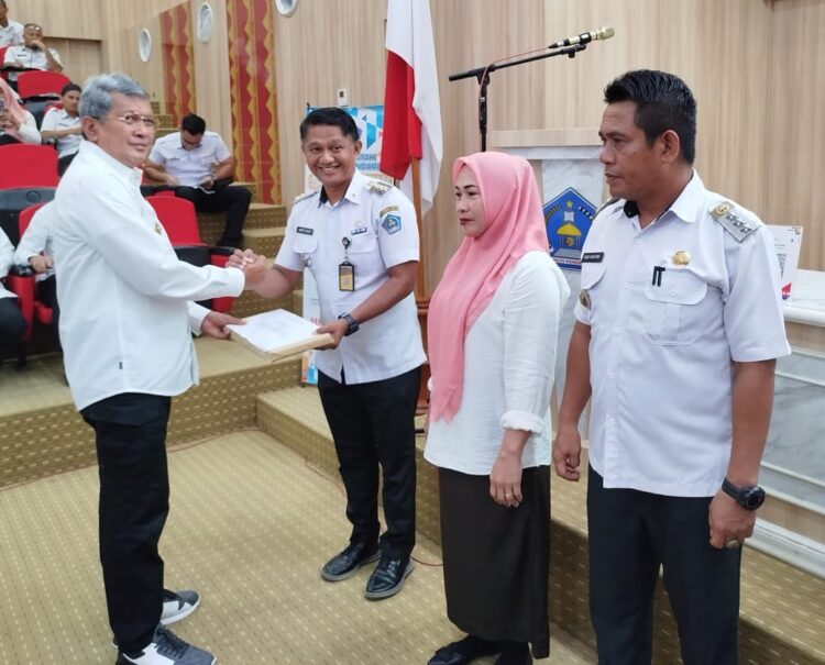Pemkot Kendari Resmi Serahkan SPPT PBB-P2 Sebanyak 128.611 Lembar
