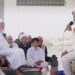 Pj Wali Kota Kendari Shalat Dzuhur Bersama Mantan Rektor UHO di Masjid Baitul Mukmin