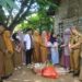 Sekda Kota Kendari Serahkan Bantuan Program Orang Tua Asuh Stunting di Kecamatan Baruga