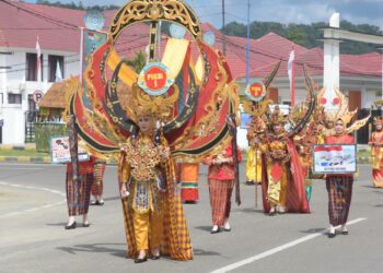 Kota Kendari Tampilkan Pakaian Adat 4 Etnis pada Parade Defile Nusantara Jambore PKK Sultra