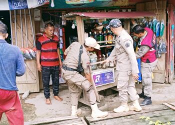 Satpol PP Kendari Tertibkan PKL di Tiga Jalan Utama