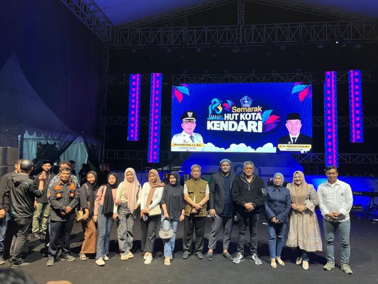 Ribuan Warga Padati Lapangan Benu-Benua Nonton Konser Virgoun