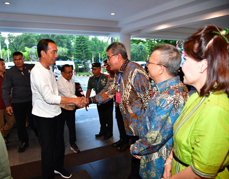 Pj. Wali Kota sambut kedatangan Presiden RI di Kota Kendari