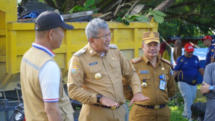 Peringati Bulan Cinta Laut, Pemkot Kendari Gelar Karya Bakti Bersih Teluk Kendari