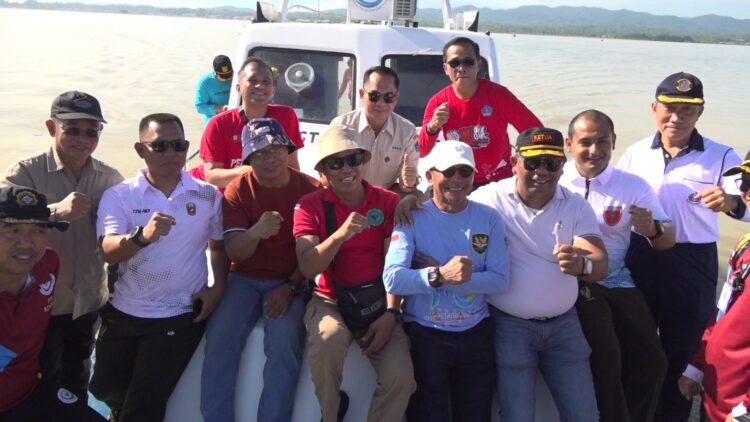 Memeriahkan HUT ke-193 Kota Kendari Pemkot Gelar Aksi Bersih Teluk Kendari