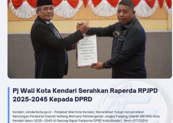 Pj Wali Kota Kendari Serahkan Raperda RPJPD 2025-2045 Kepada DPRD