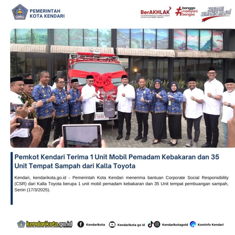 Pemkot Kendari Terima 1 Unit Mobil Pemadam Kebakaran dan 35 Unit Tempat Sampah dari Kalla Toyota