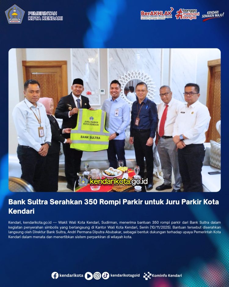 Bank Sultra Serahkan 350 Rompi Parkir untuk Juru Parkir Kota Kendari