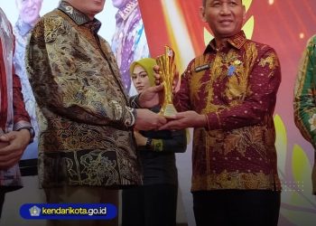 Wali Kota Kendari Raih Penghargaan Sultra Award 2025
