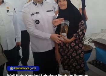 Wali Kota Kendari Salurkan Bantuan Pangan untuk 448 Keluarga di Kelurahan Puuwatu