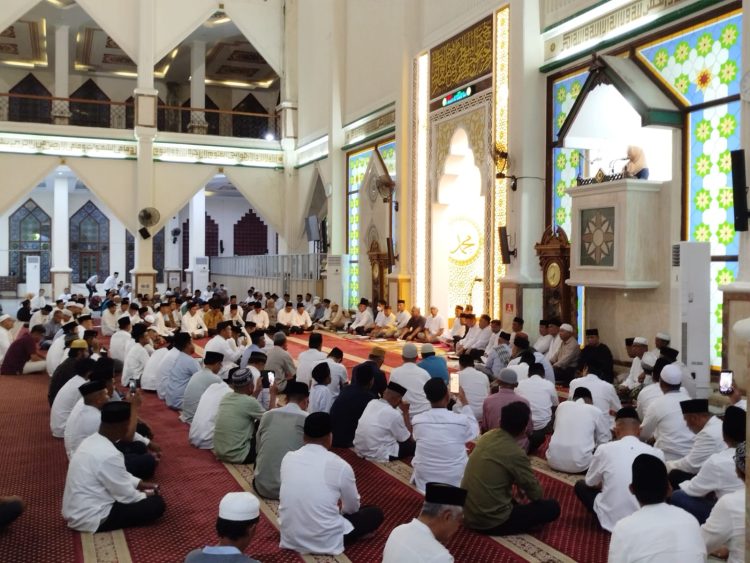 Zikir Tutup Tahun 2025, Wali Kota Kendari Ajak Masyarakat Perkuat Refleksi dan Kolaborasi Bangun Kota