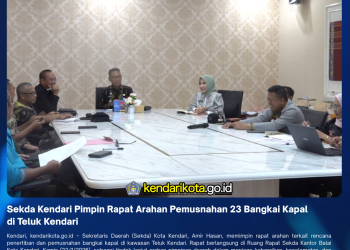 Sekda Kendari Pimpin Rapat Arahan Pemusnahan 23 Bangkai Kapal di Teluk Kendari