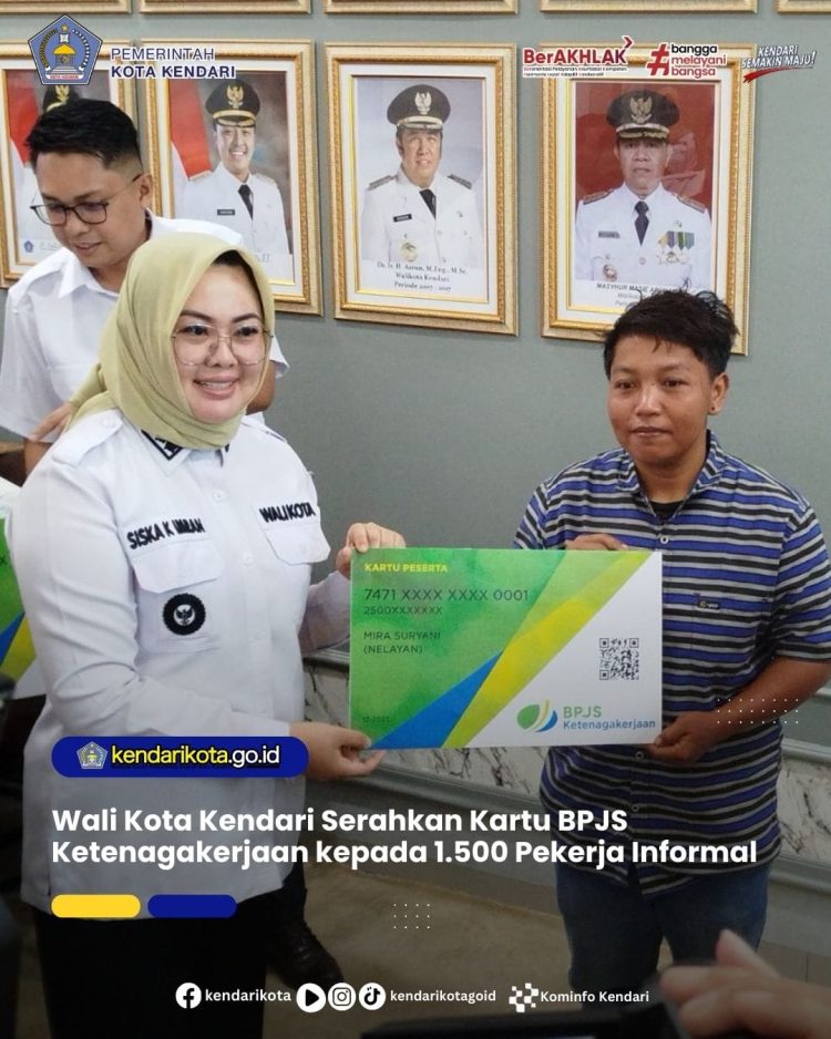 Wali Kota Kendari Serahkan Kartu BPJS Ketenagakerjaan kepada 1.500 Pekerja Informal